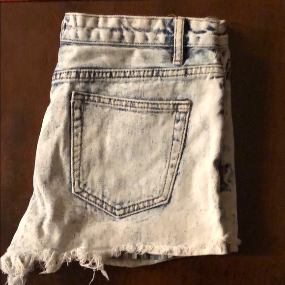 Shorts - Picture 3 of 4